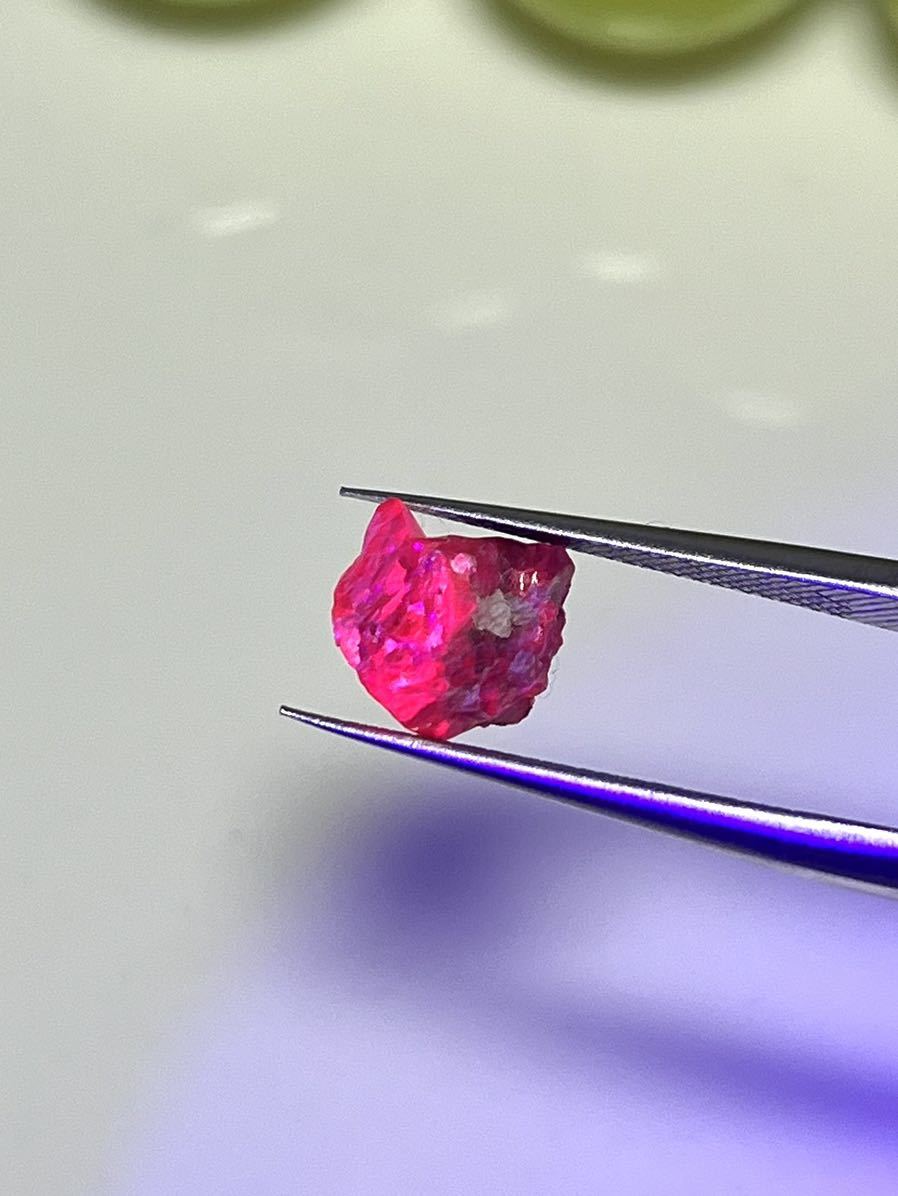 ルビー タンザニア産　2.53ct 8.8x8.5mm パープルレッド ファセット ラフ 非加熱_画像6