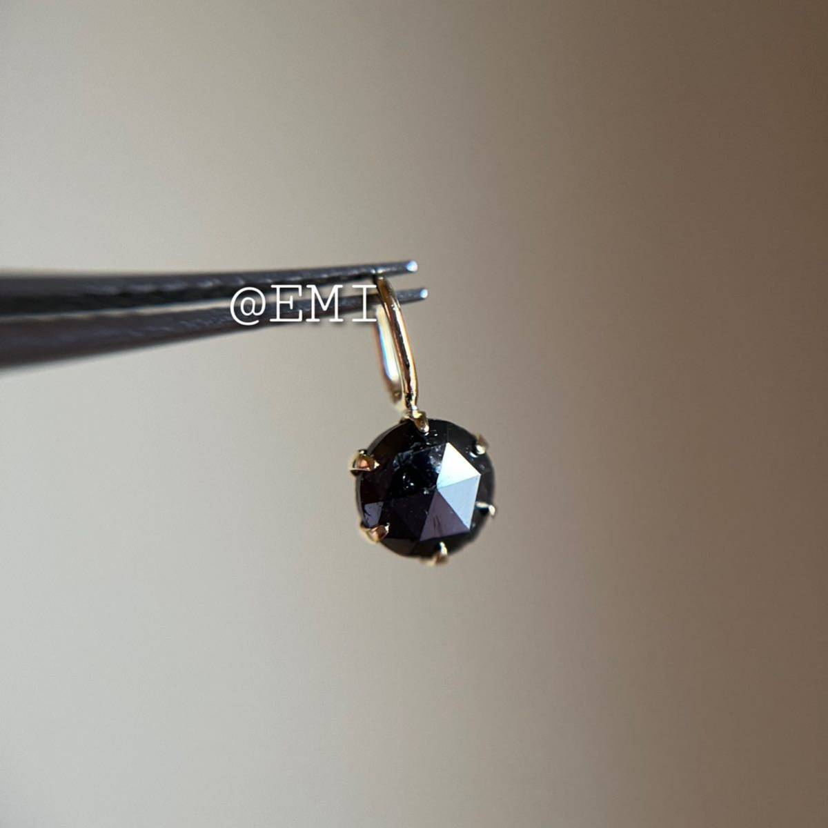 【タイムセール☆】 K18 天然ブラックダイヤモンド 0.30ct ペンダントトップ　black diamond 地金チャーム　diamond　チャーム　9_画像2