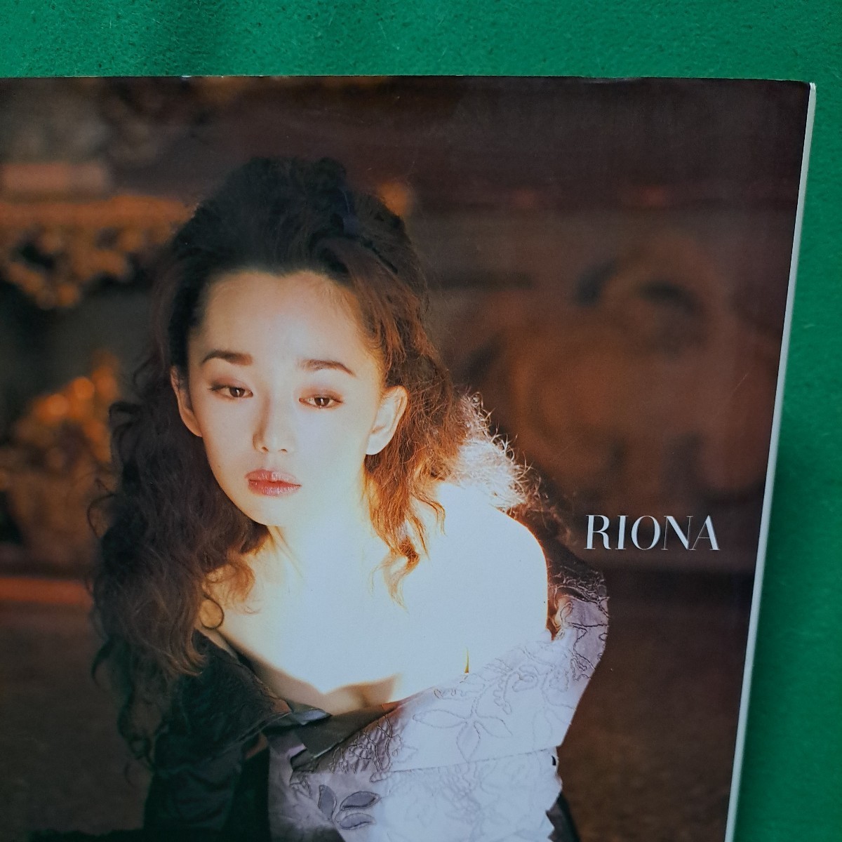 ※ 葉月里緒菜 写真集 RIONA 1998年 初版本 篠山紀信 送料850円の画像2