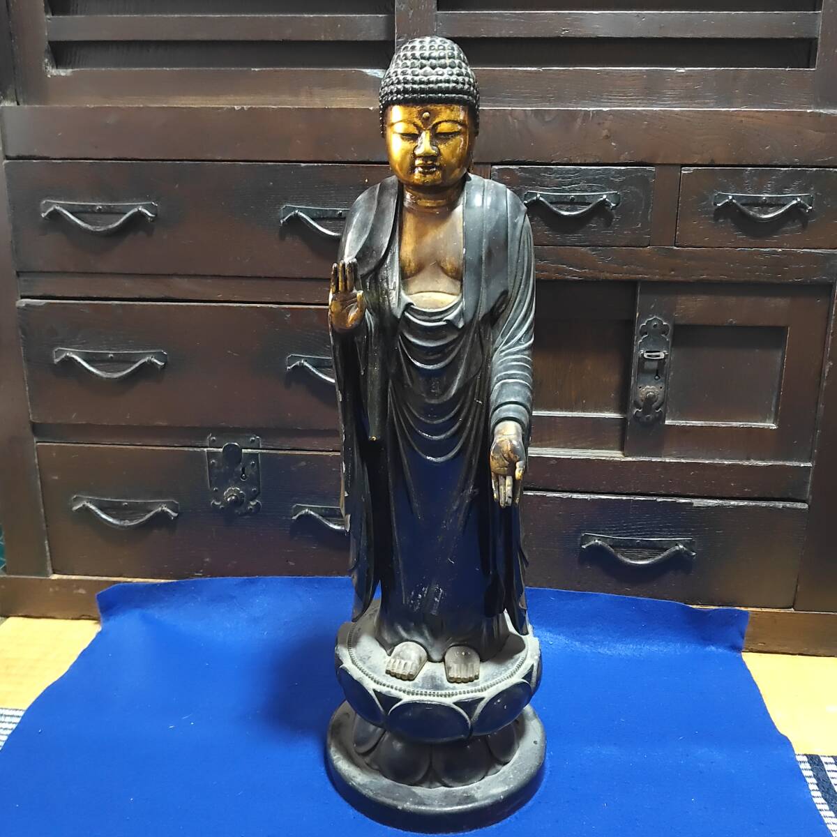 初荷品仏教美術　時代品阿弥陀如来立像（高さ５８センチ）