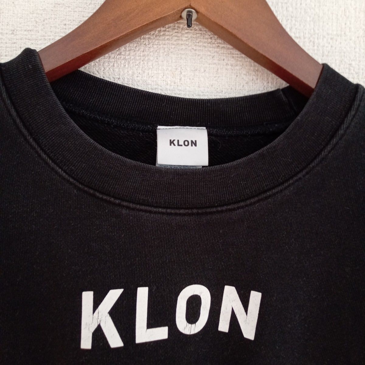 送料無料【KLON】クローン　ロゴ　 クルーネック スウェット 長袖トレーナー 裏起毛 ブラック 黒  L 古着　オールジェンダー