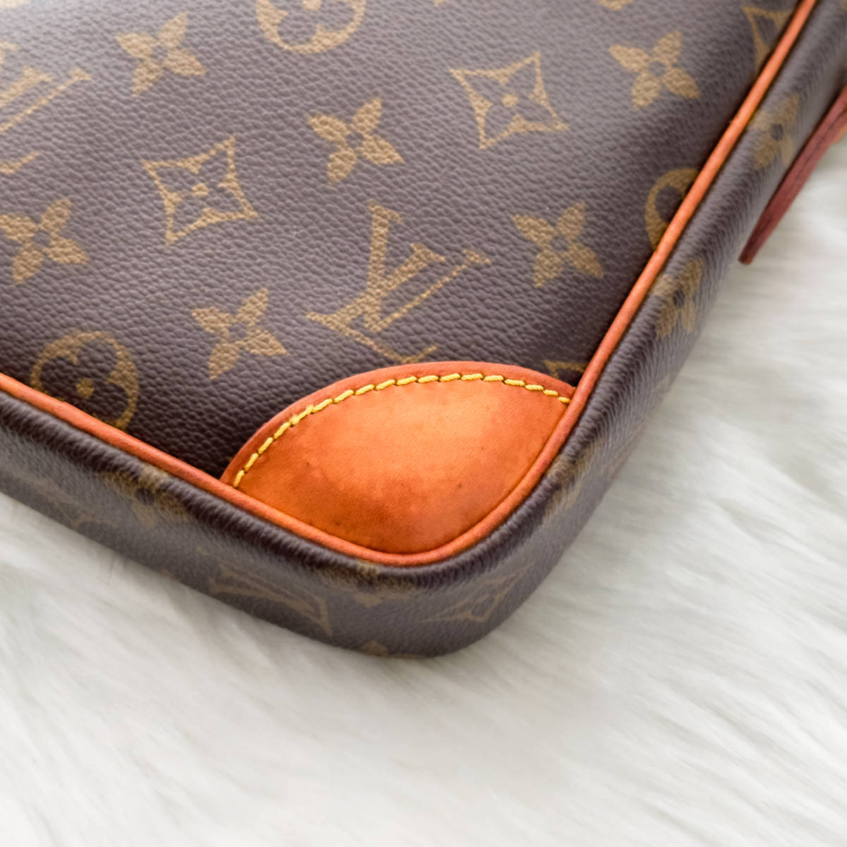 LOUIS VUITTON ルイヴィトン　モノグラム　ダヌーブ　ショルダーバッグ