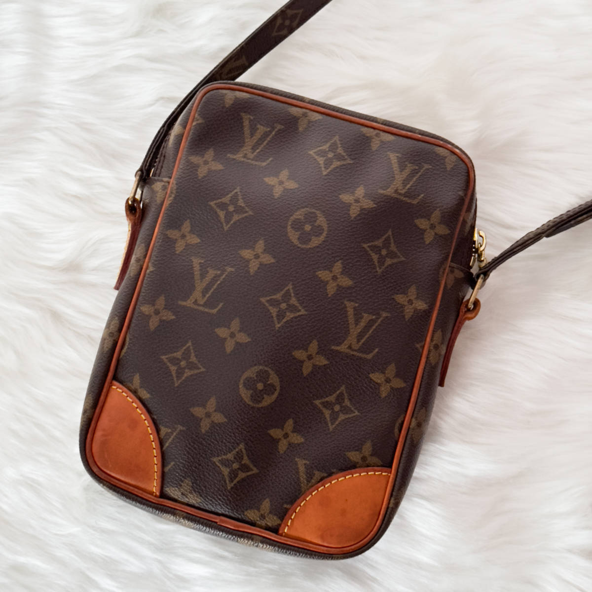 LOUIS VUITTON ルイヴィトン　モノグラム　ダヌーブ　ショルダーバッグ