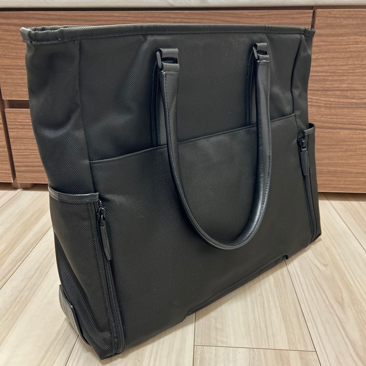 TUMI JARVISトート カラー ブラック日本限定商品|Yahoo!フリマ TUMI JARVISトート カラー ブラック日本限定商品|Yahoo!フリマ
