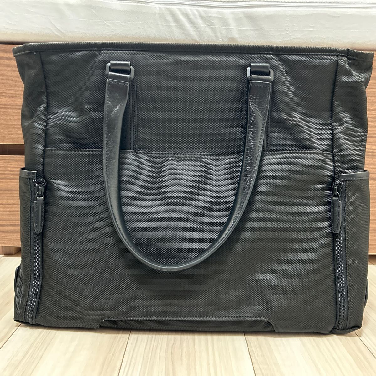 TUMI JARVISトート カラー ブラック日本限定商品|Yahoo!フリマ TUMI JARVISトート カラー ブラック日本限定商品|Yahoo!フリマ