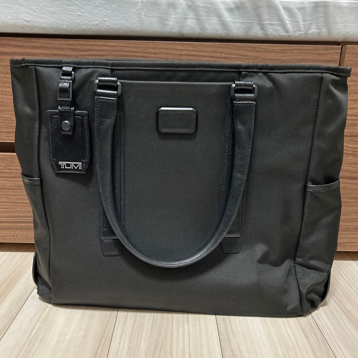 TUMI JARVISトート カラー ブラック日本限定商品|Yahoo!フリマ TUMI JARVISトート カラー ブラック日本限定商品|Yahoo!フリマ