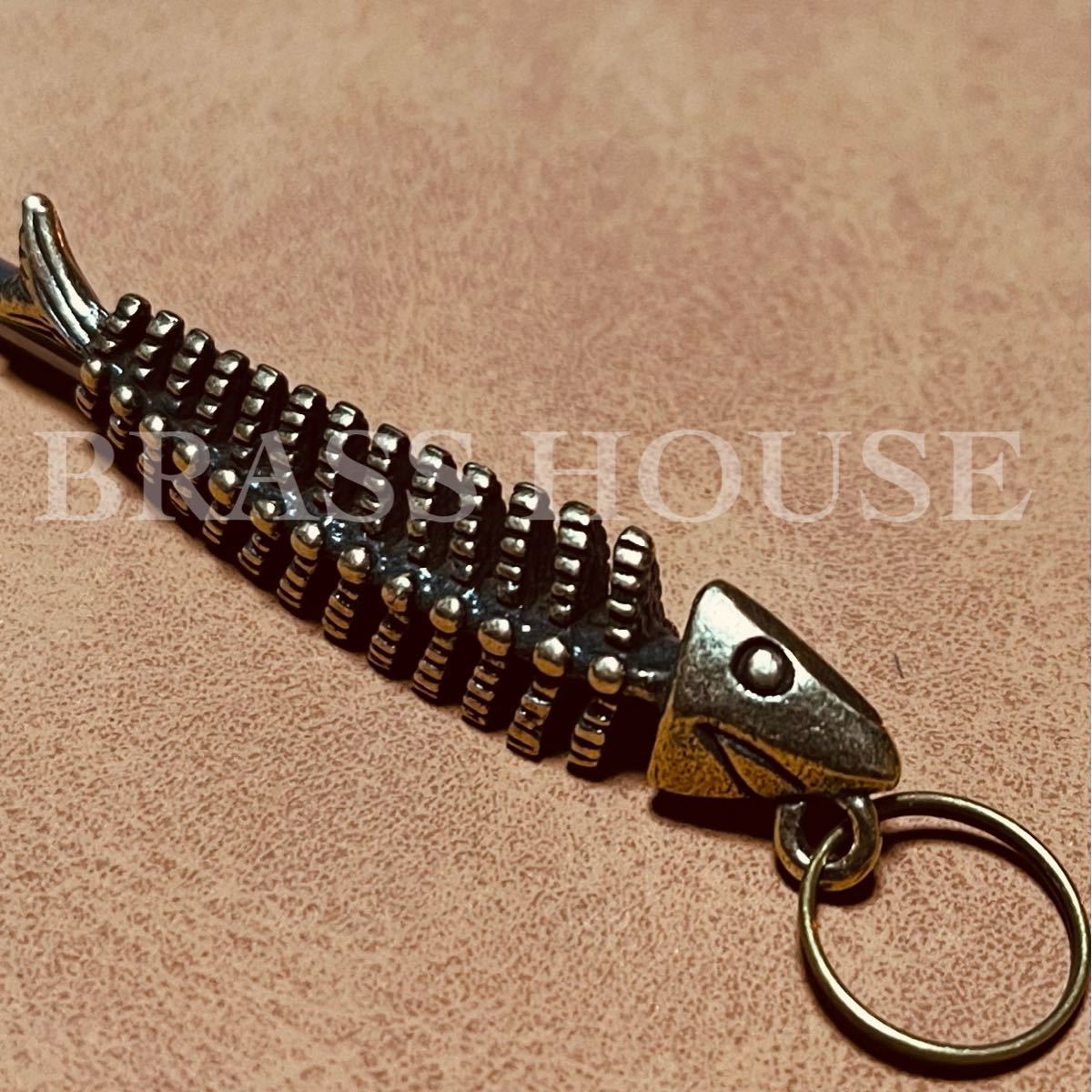 D8 フィッシュボーン キーホルダー 古代魚 真鍮製 アンティーク バイク キーリング キーチェーン ゴールド ストラップ チャーム ペンダント