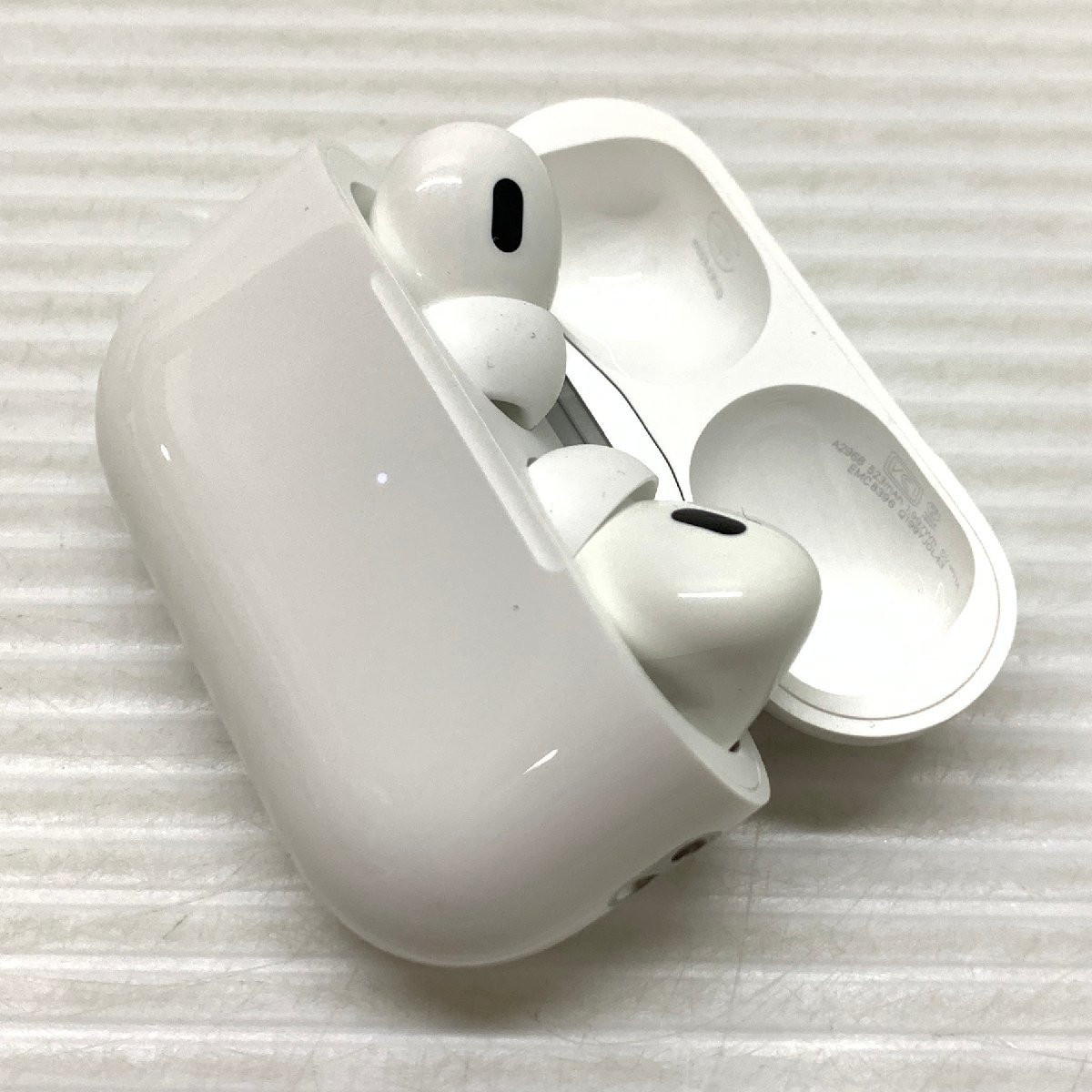 MIN【中古美品】 MSMK Apple アップル Air Pods Pro 第2世代 MTJV3J/A Mag Safe 充電ケース USB-C 〈93-240218-CN-10-MIN〉_画像4