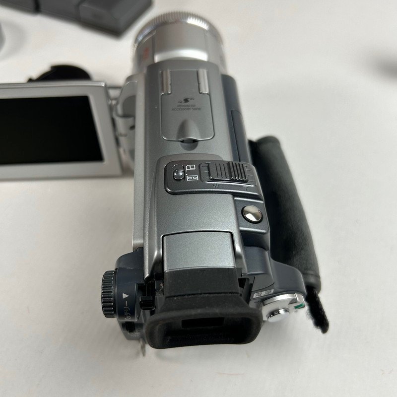 FUZ【現状渡し品】 Canon　キャノン　DM-FV M10　mini DVデジタルビデオカメラ　現状品 〈94-240215-ST-2-FUZ〉_画像5