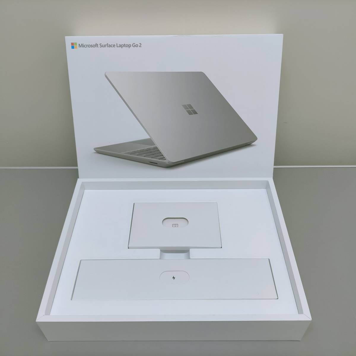 ★美品★ マイクロソフト Surface Laptop Go 2 セージ (12.4/Core i5/8GB/SSD128GB/Office無) KN800007 2628_画像3