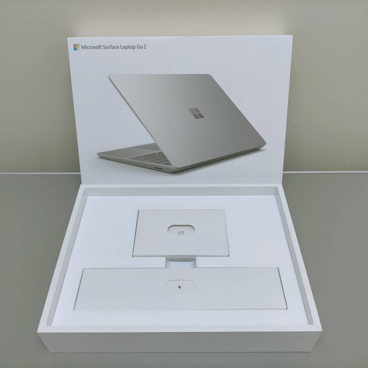 ★美品★ マイクロソフト Surface Laptop Go 2 セージ (12.4/Core i5/8GB/SSD128GB/Office無) KN800007 2178_画像3