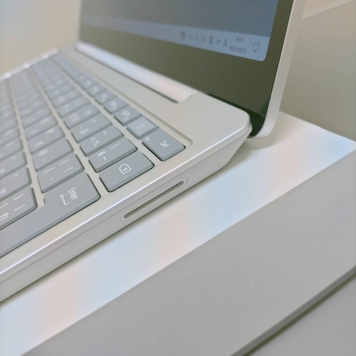 ★美品★ マイクロソフト Surface Laptop Go プラチナ (12.4/Core i5/8GB/SSD128GB/Office無) 1ZY-00020_画像5