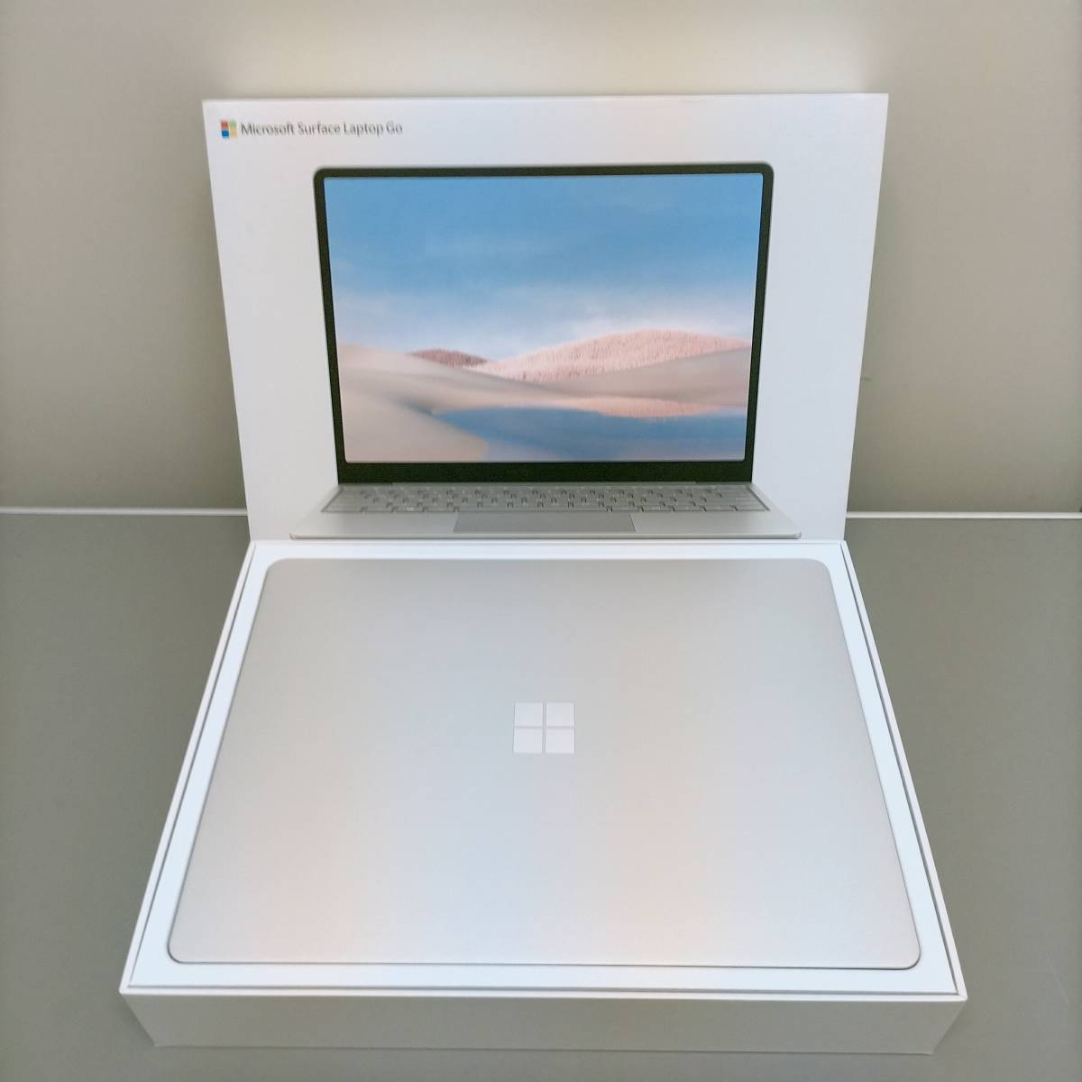 ★キズあり★ マイクロソフト Surface Laptop Go プラチナ (12.4/Core i5/8GB/SSD128GB/Office無) 1ZY-00020_画像1