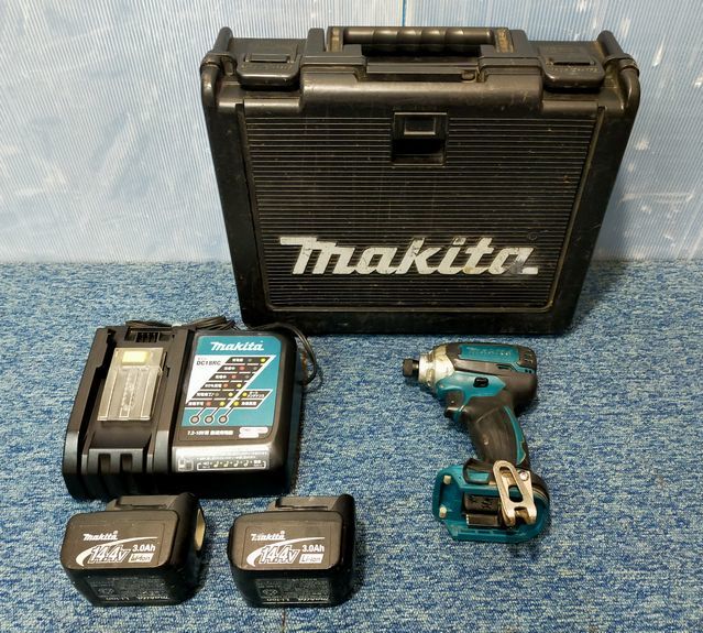 【NY586】makita マキタ 充電式インパクトドライバ TD136D 14.4V バッテリー2個 BL1430 充電器 DC18RF ケース付き