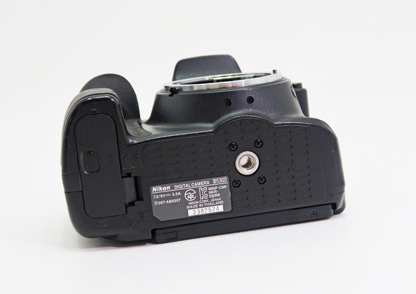 ◇ジャンク【Nikon ニコン】D5300 AF-P ボディ デジタル一眼カメラ_画像3