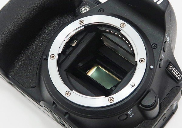 ◇美品【Nikon ニコン】D5600 ダブルズームキット 予備バッテリー付き デジタル一眼カメラの画像4