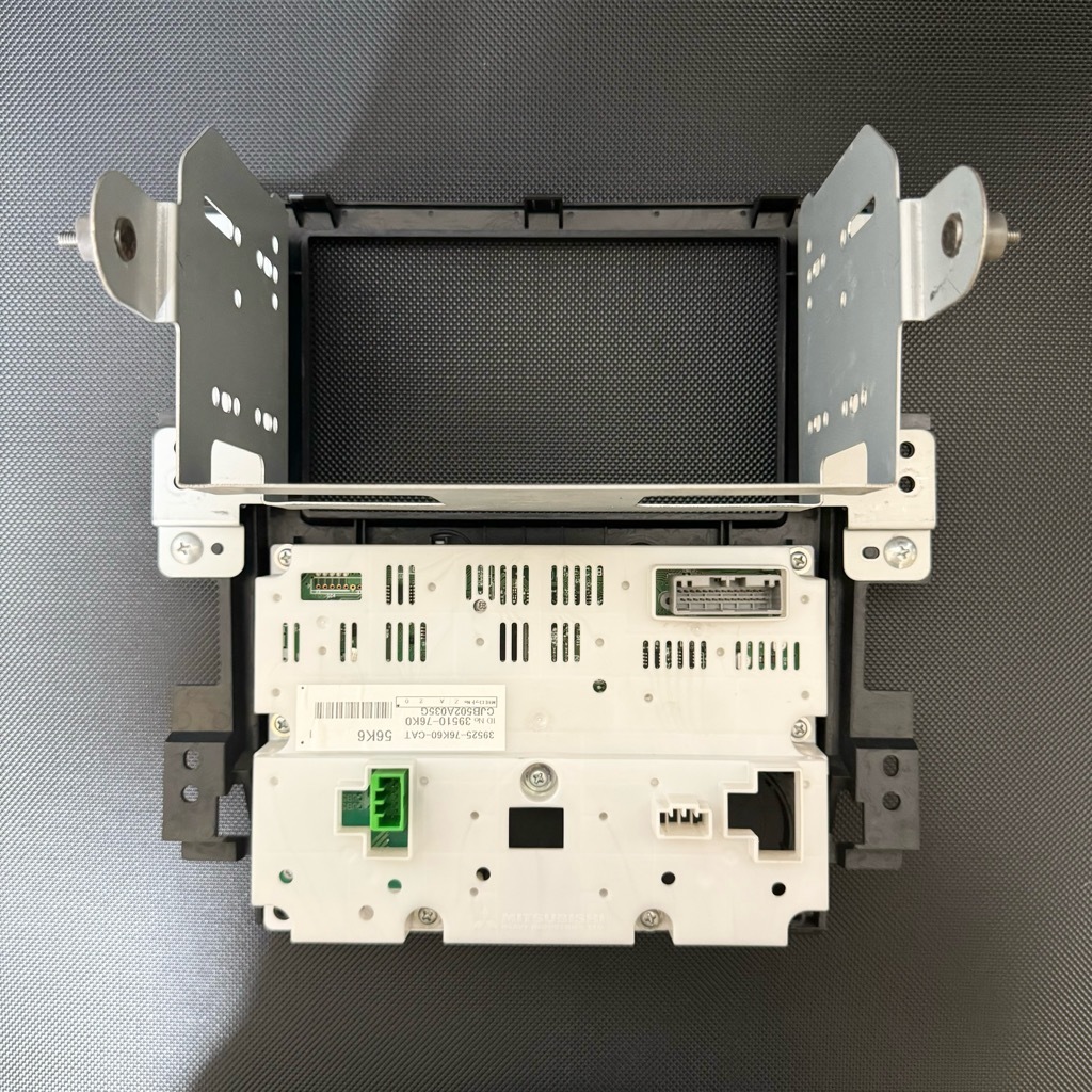 エスクード 良品！CBA-TDA4W オーディオパネル 2DIN センターパネル エアコンパネル 送料無料/即決【4021603】