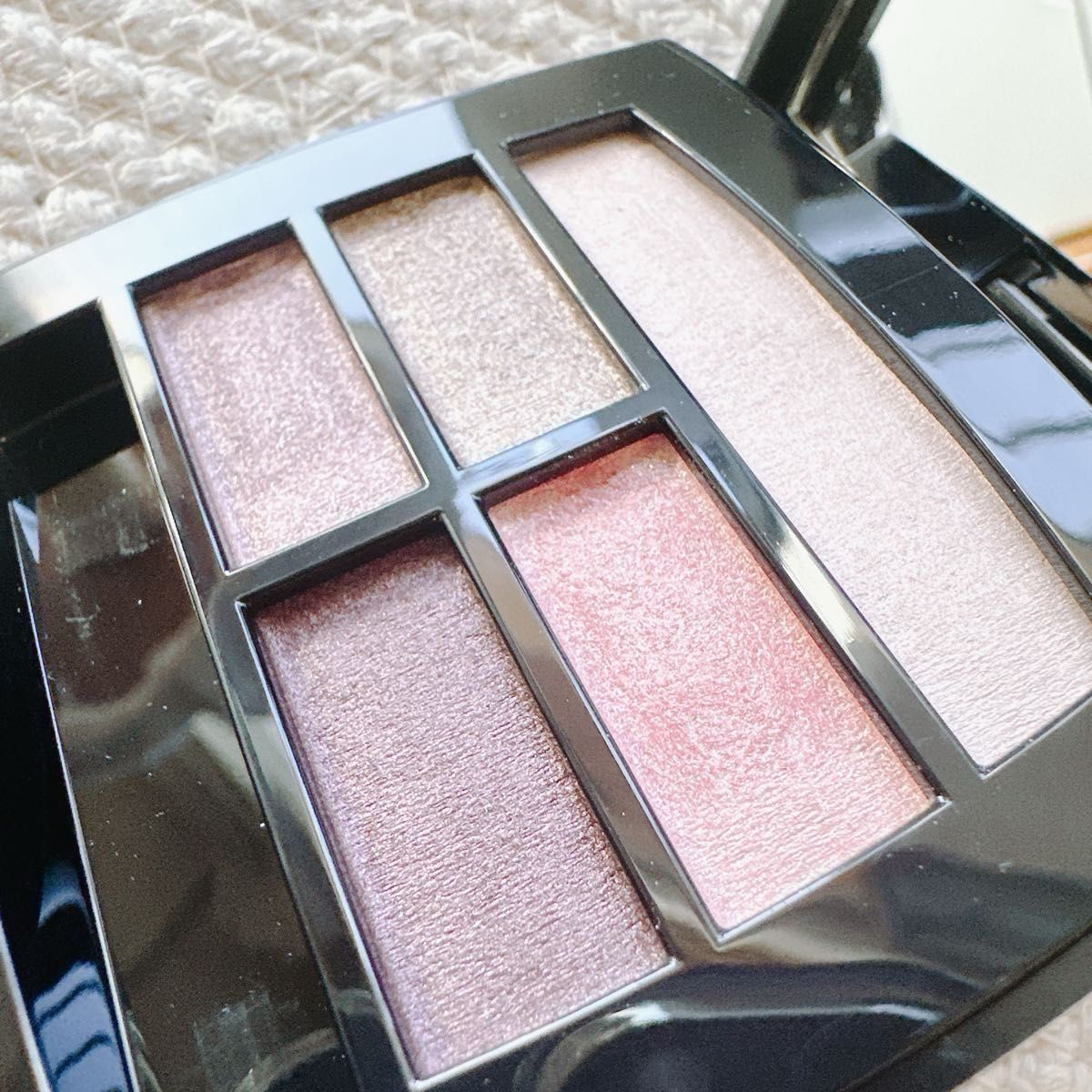 CHANEL レ ベージュ パレット ルガール 4 5g (ライト CHANEL レ ベージュ パレット ルガール 4 5g (ライト