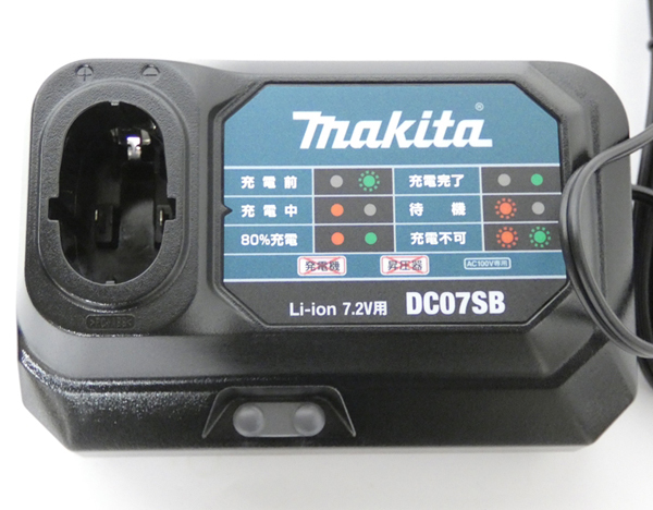 ■makita マキタ 純正 リチウムイオンバッテリー 7.2V BL0715用充電器 DC07SB 未使用品 TD022D等用_画像2