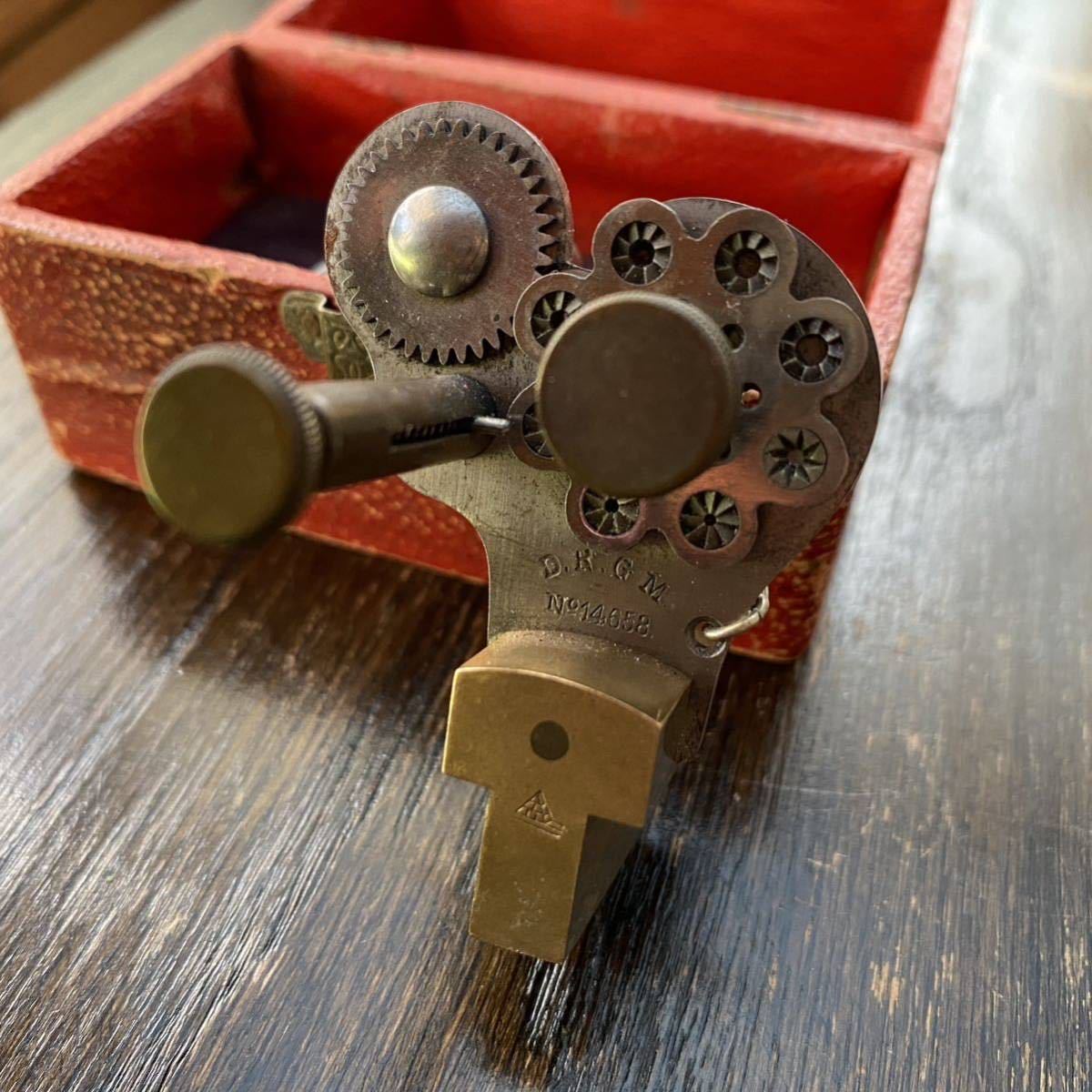 希少工具 ドイツ製 懐中時計 提げ輪整形機 ボウミルカッター 箱付完品の画像2