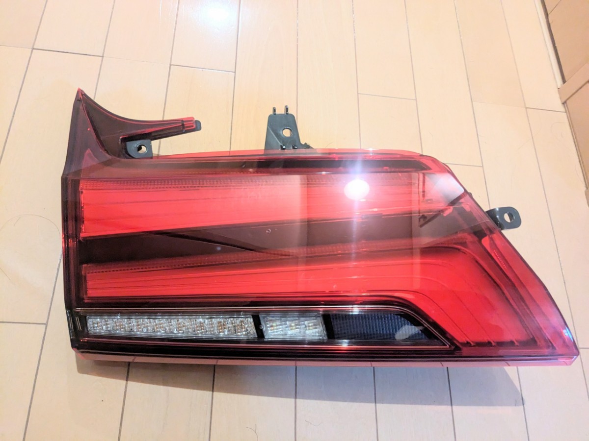 トヨタTOYOTA純正アルファードAGH30後期左テールランプ58−81 トヨタTOYOTA純正アルファードAGH30後期左テールランプ58−81