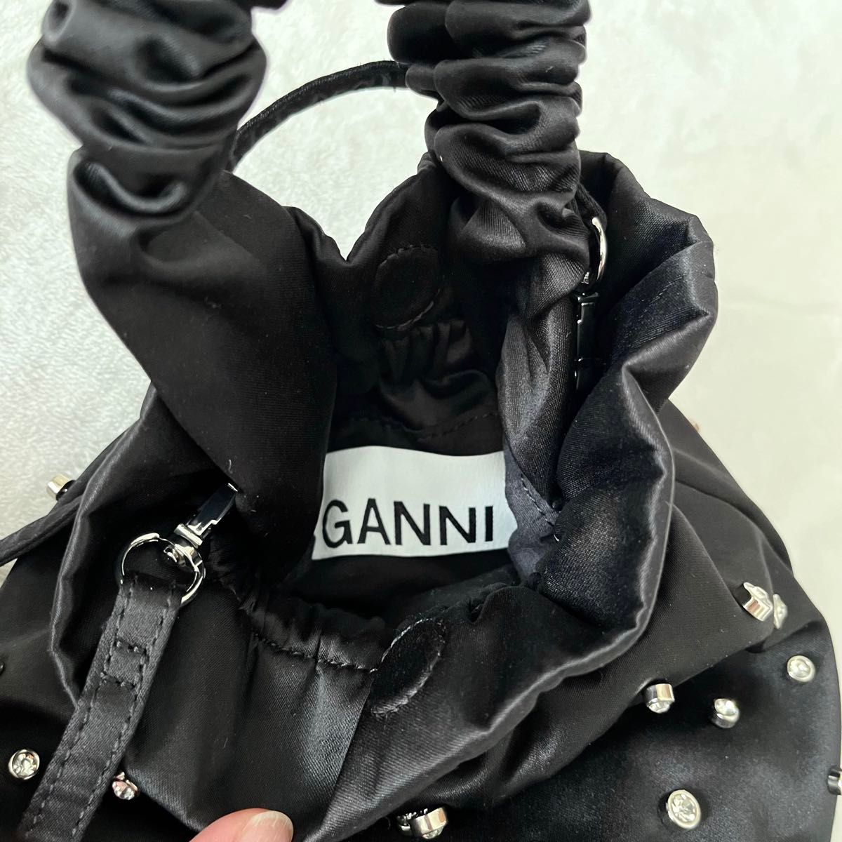 GANNI 2way巾着バッグ ビジュー ブラック 黒 ガニー ショルダー GANNI 2way巾着バッグ ビジュー ブラック 黒 ガニー ショルダー