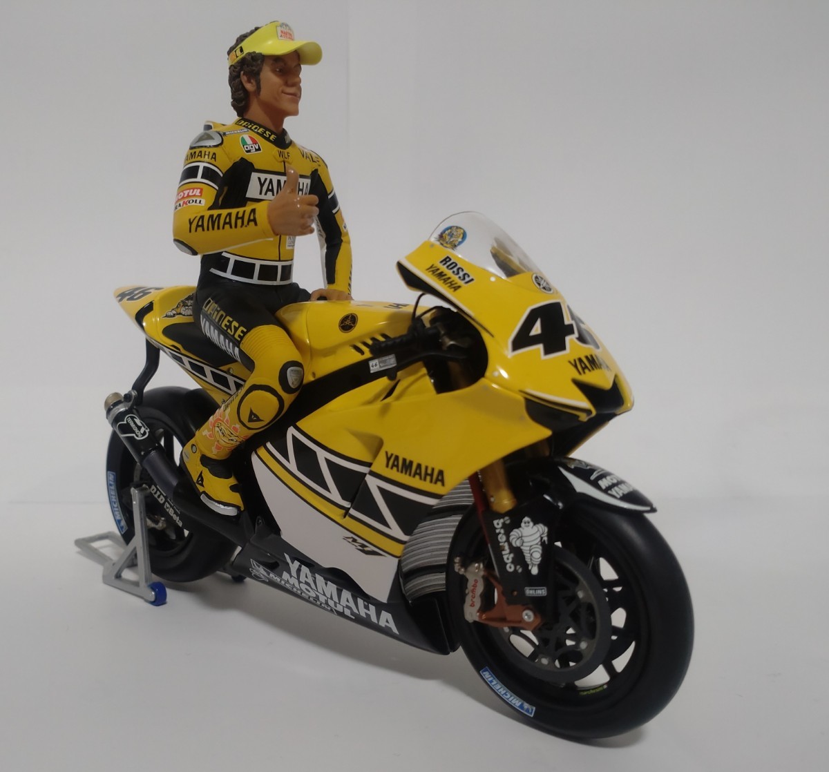 PMA MINICHAMPS 1/12 2005 ロッシ シッティング フィギュア ラグナ・セカ　限定 3999個 Rossi ミニチャンプス ゴロワーズ ヤマハ　YAMAHA_YZR-M1は参考画像。付属しません。