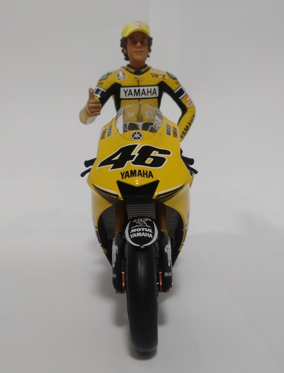 PMA MINICHAMPS 1/12 2005 ロッシ シッティング フィギュア ラグナ・セカ　限定 3999個 Rossi ミニチャンプス ゴロワーズ ヤマハ　YAMAHA_YZR-M1は参考画像。付属しません。