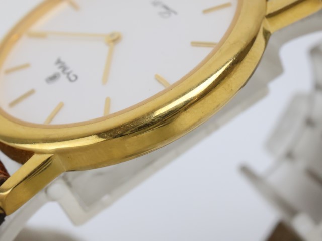 2402-551 シーマ クオーツ 腕時計 CYMA 347 Louis XV 白文字盤 丸型 金色ケース バーインデックス_画像3
