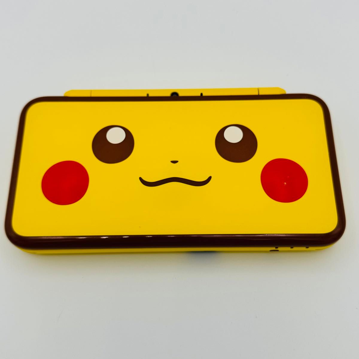 Newニンテンドー 2DS LL ピカチュウ 本体 美品 中古 ピカチュウ Newニンテンドー 2DS LL ピカチュウ 本体 美品 中古 ピカチュウ