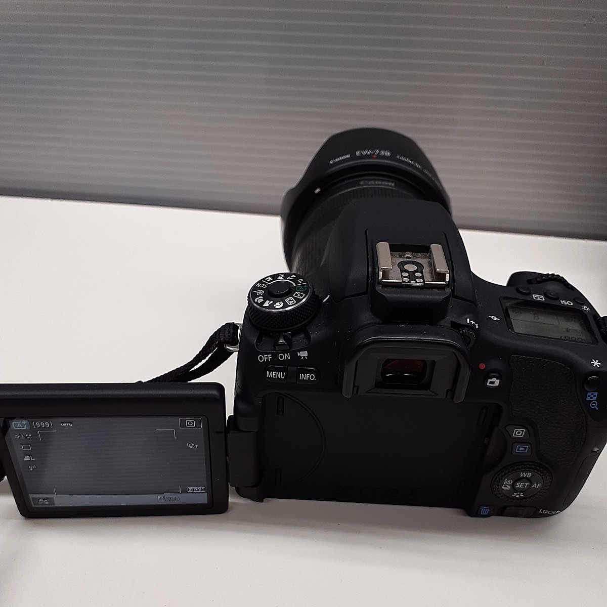 Canon キャノン EOS 8000D デジタル一眼レフ カメラ レンズ EF-S 18-135mm 1:3.5-5.6 IS STM 充電器付き　み_画像5