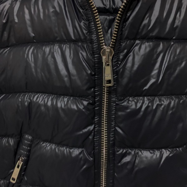 プラダ PRADA ダウンジャケット サイズ44 S - 黒 メンズ 長袖/ジップアップ/冬 ジャケット_画像7