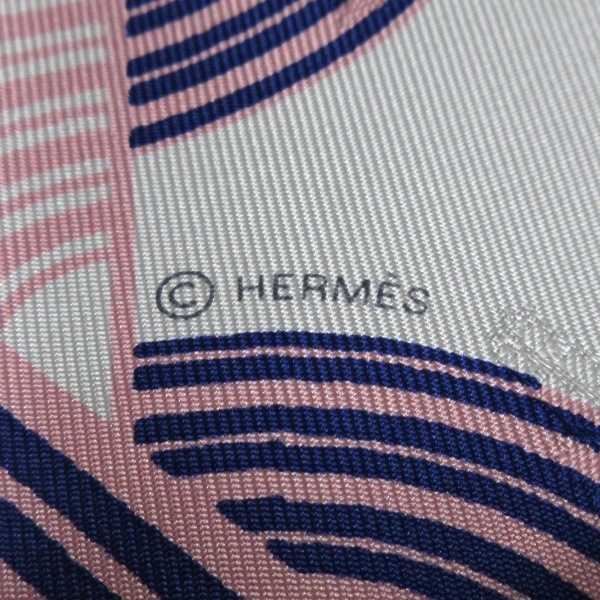 エルメス HERMES トライアングル70,ポワンテュー マルチカラー×ブラン Garde Robe Pop 美品 スカーフの画像2