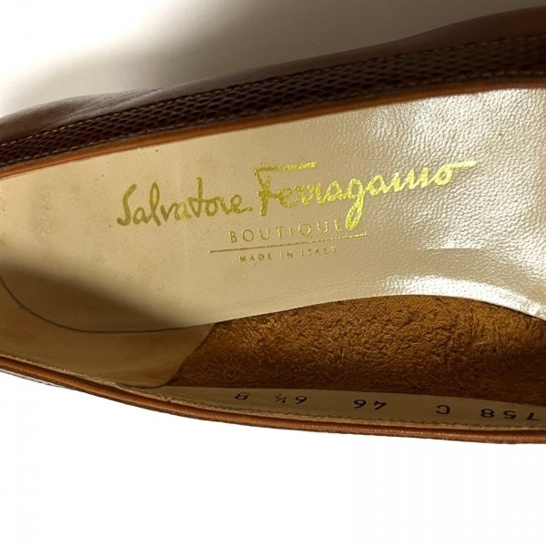 サルバトーレフェラガモ SalvatoreFerragamo パンプス 6 1/2B - レザー ブラウン レディース リボン/ヴァラ/アウトソール張替済 靴_画像5