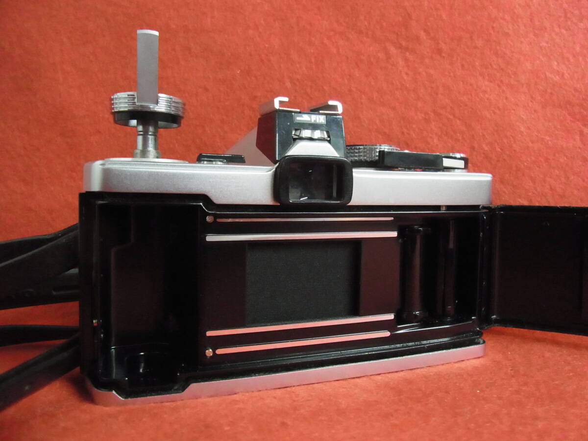 K38/一眼レフカメラ シャッター確認済み OLYMPUS OM-1 レンズ OM-SYSTEM ZUIKO AUTO-ZOOM 1:4 f=75~150mm 他多数出品中_画像6