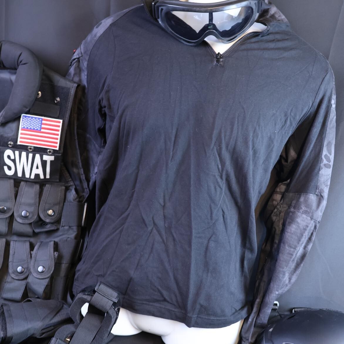 黒装備品おまとめ SWAT ベスト ヘルメット マガジンポーチ ゴーグル コンバットシャツ 上下 #S-6928_画像8