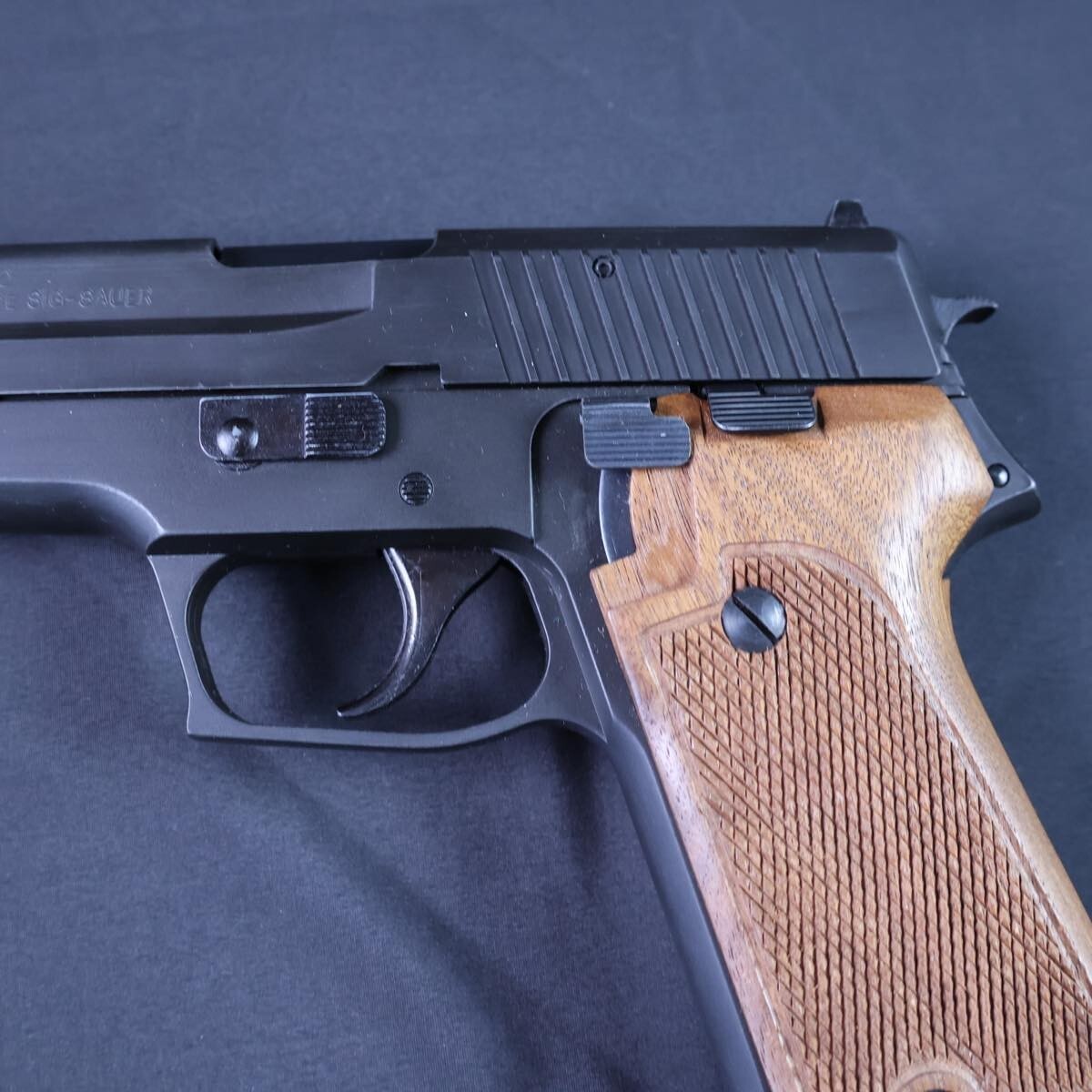 タナカワークス SIG SAUER P220 9mm拳銃 陸上自衛隊 ガスガン HW ver2 木製グリップ #S-6951_画像4