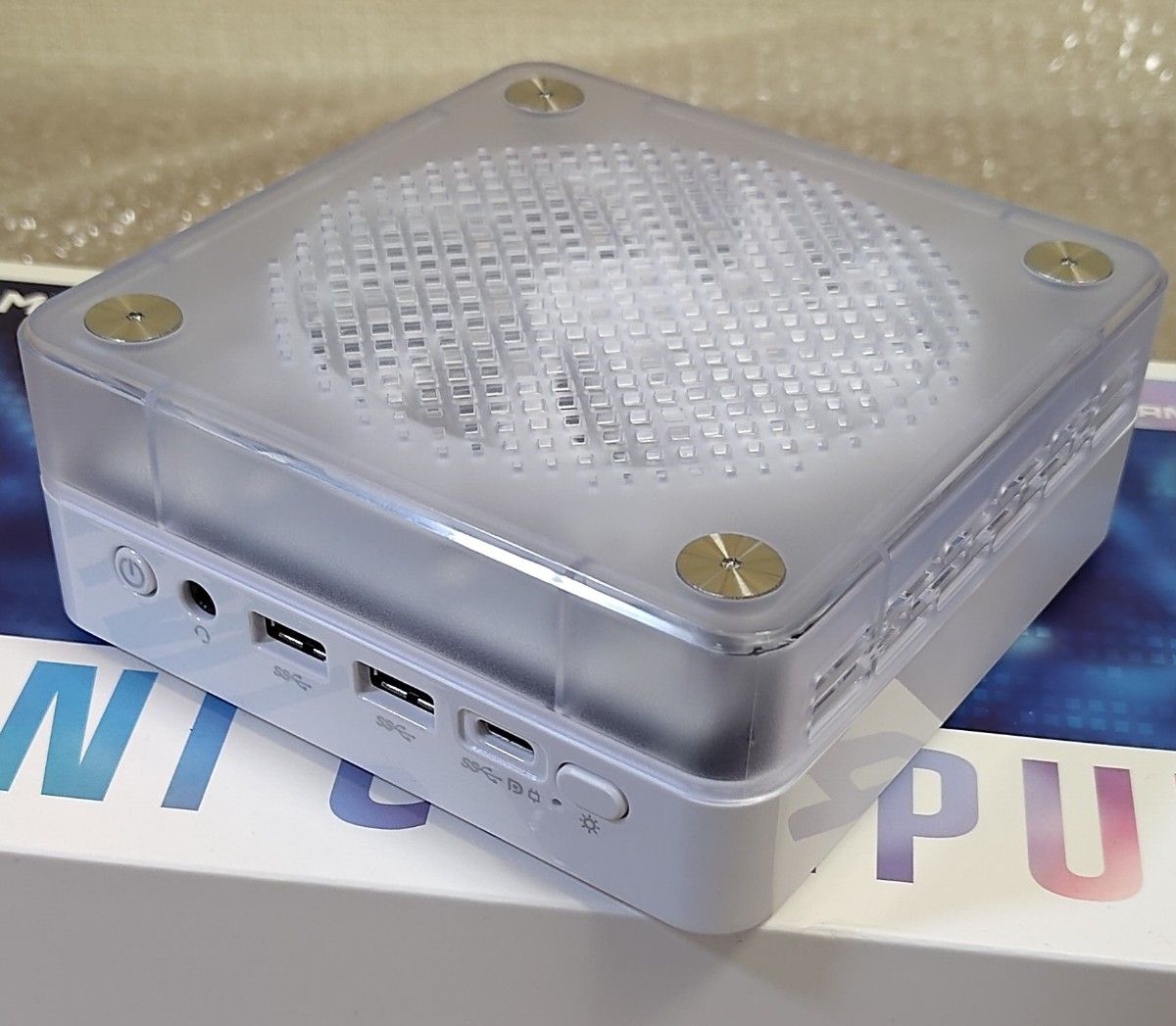 GenMachine Ryzen 7 6800H ES ベアボーン ミニPC ホワイト Win11 GenMachine Ryzen 7 6800H ES ベアボーン ミニPC ホワイト Win11