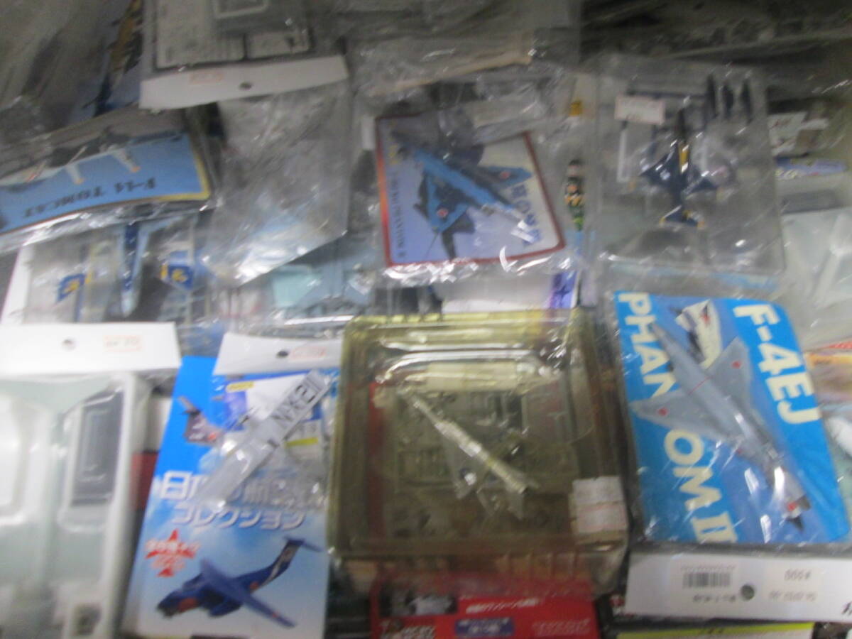 TAKARA/F-toysなど 世界の翼DX/ミッドナイトイーグル 他　80機以上 戦闘機/戦闘ヘリ/プラモ　大量　まとめ_画像3