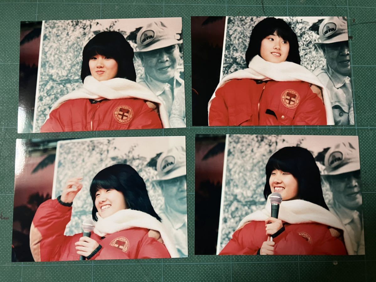 【4枚セット】 原田知世　写真4枚　赤　野外イベント　80年代アイドル _画像1