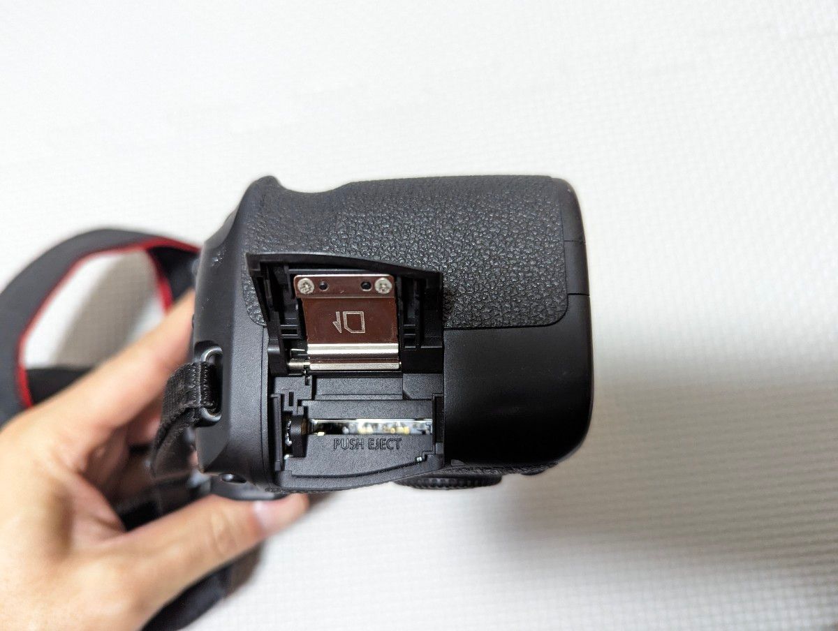 Canon EOS 6D  キャノン デジタル一眼レフカメラ フルサイズ キヤノン バッテリーグリップ付き 