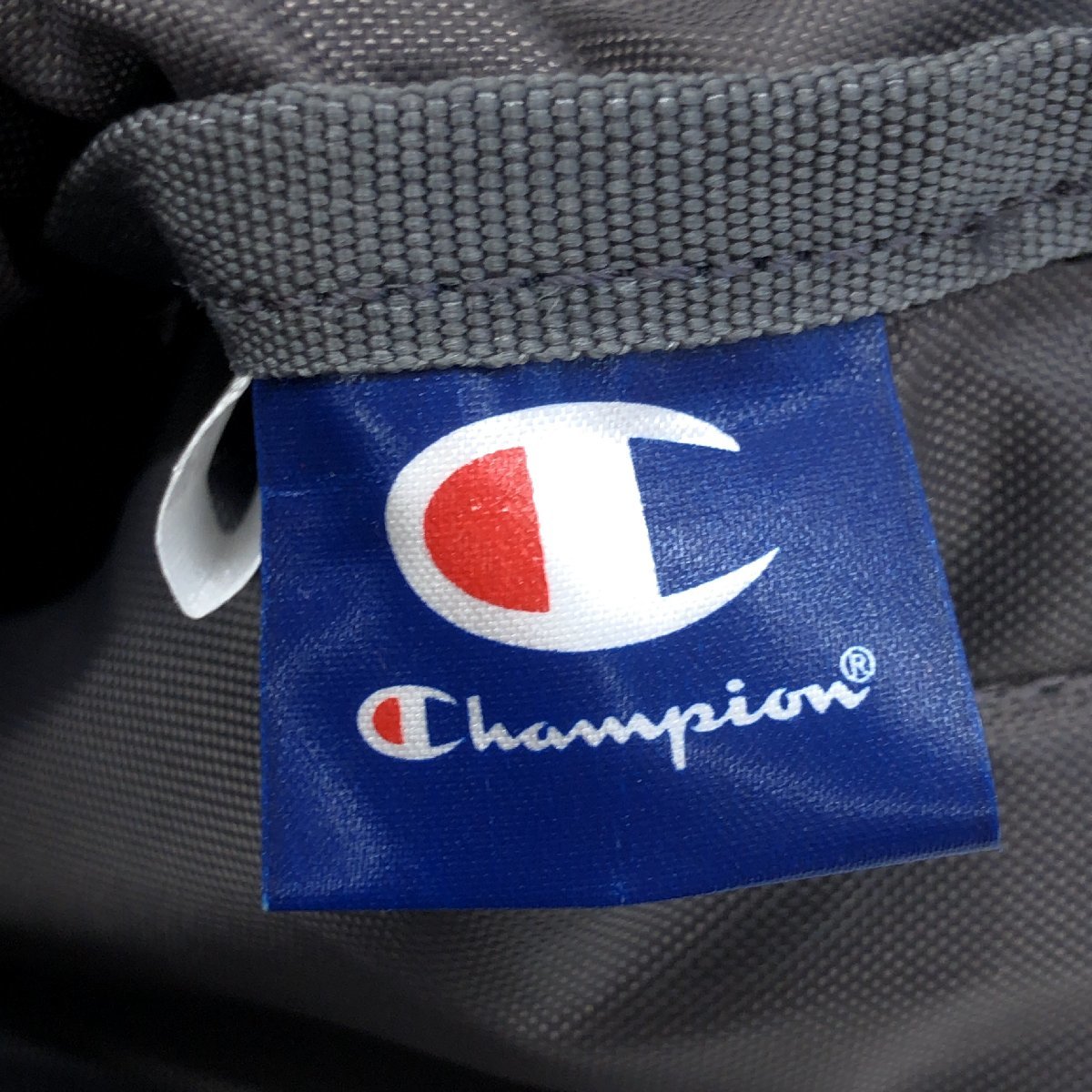 美品 Champion チャンピオン ロゴワッペン ミニショルダーバッグ 黒系 ブラック系 サコッシュ クロスボディバッグ ACE社製 ユニセックス_画像3