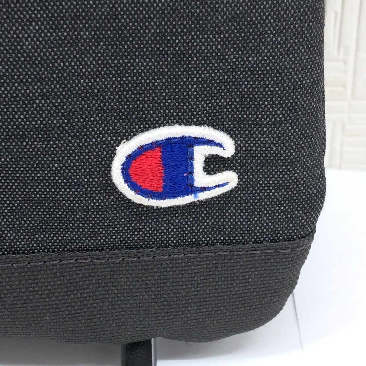 美品 Champion チャンピオン ロゴワッペン ミニショルダーバッグ 黒系 ブラック系 サコッシュ クロスボディバッグ ACE社製 ユニセックス_画像7