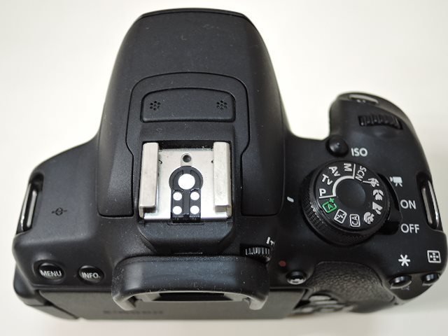 Canon キャノン デジタル一眼レフカメラ EOS Kiss X7i ボディ 通電確認のみ 動作未確認/ジャンク品_上部