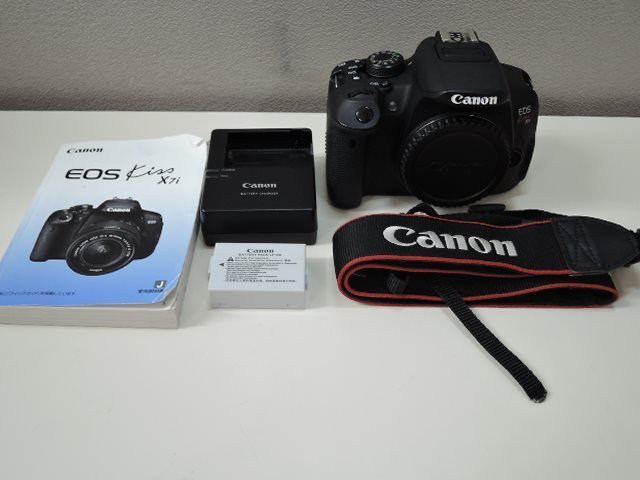 Canon キャノン デジタル一眼レフカメラ EOS Kiss X7i ボディ 通電確認のみ 動作未確認/ジャンク品_商品全体