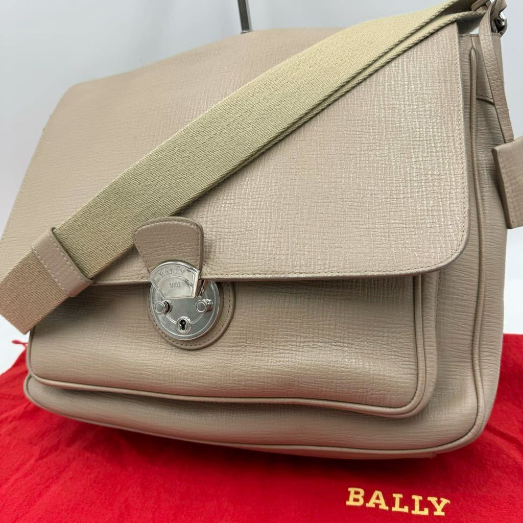 1円〜【極美品】BALLY バリー メンズ ショルダーバッグ A4 斜め掛け メッセンジャー ビジネス 鞄 鍵付き SV金具 レザー 本革 ベージュ系_画像1