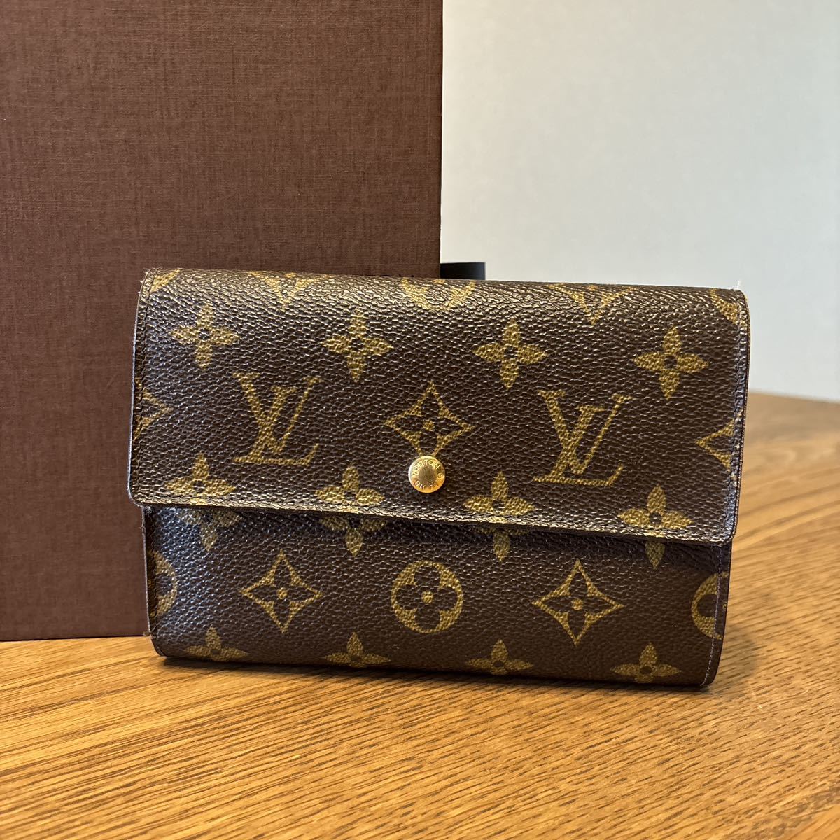 素敵でユニークな LOUIS VUITTON 3つ折り財布 パピエ トレゾール