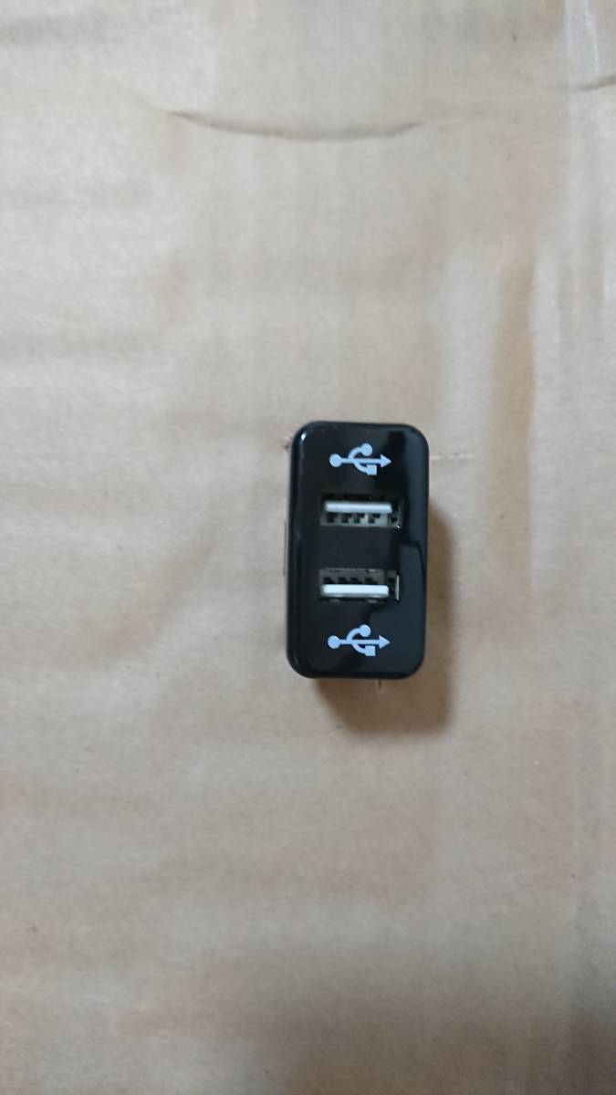  free shipping Toyota Alphard Hybrid (B) ATH10W USB 2 port charge switch hole 