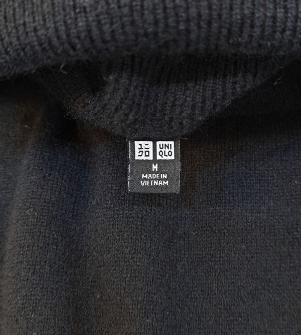 H6768　UNIQLO　ユニクロ　カシミヤタートルネックセーター（長袖）　ニットセーター　450544　2022　黒 ブラック　M_画像4