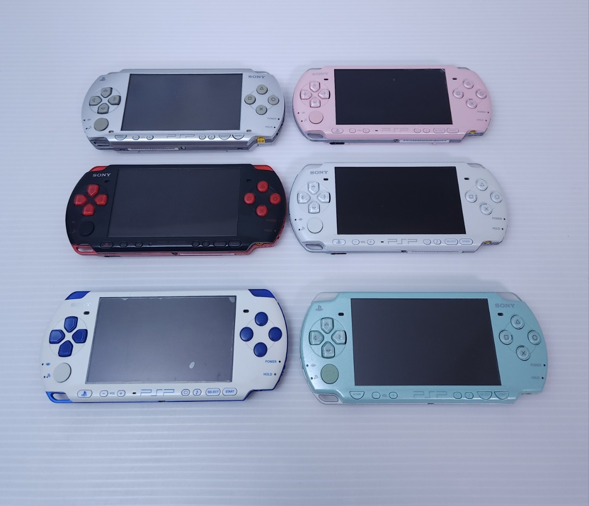 PSP本体 プレイステーション ポータブル まとめてPSP-3000 /2000/1000 6台PSP PlayStation Portable通電確認 詳細チェックなし 希少品(264)の画像9